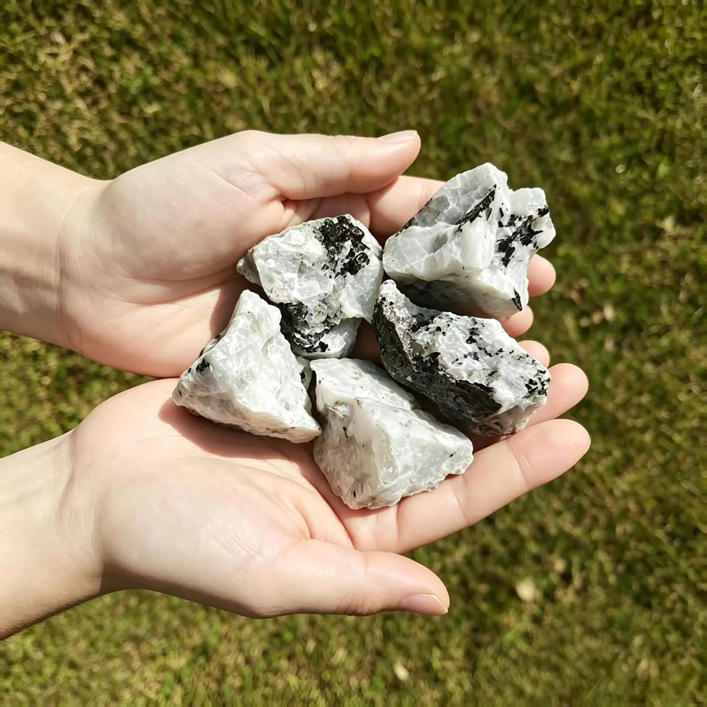 0.45lb Raw Natural Moonstone Bulk Raw Crystals, 1.2-2″Large Healing Stones for DIY Crafts, Altar Decor, Meditation, Energy Cleansing.