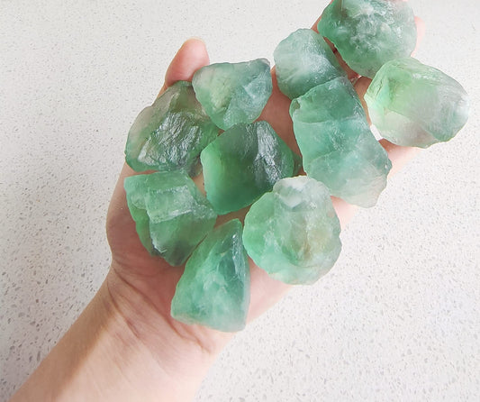 1 lb Rough Crystals Bulk Raw Green Fluorite Healing Stones for Tumbling, Wire Wrapping, Wicca Reiki,Meditation and Home Decor