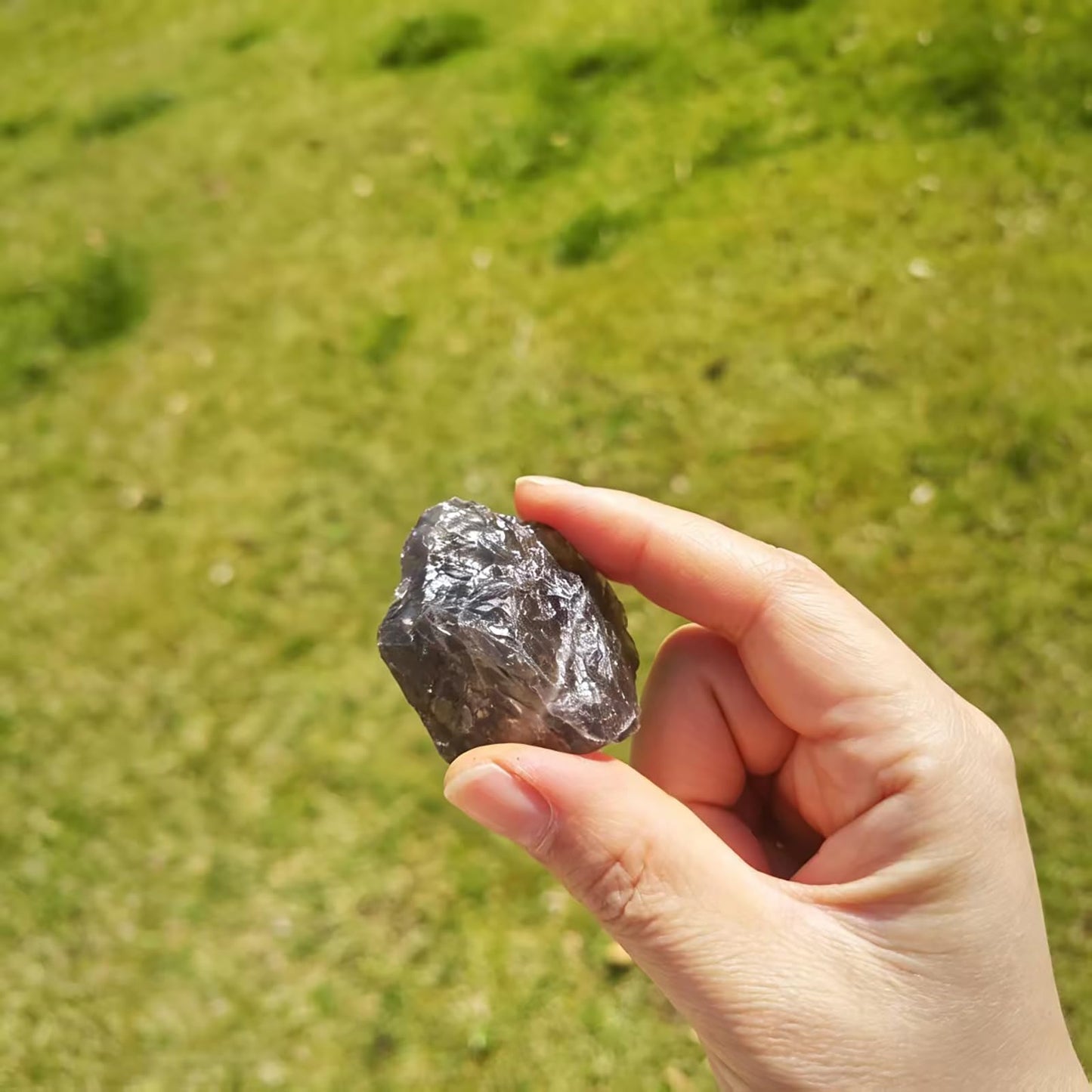 0.45lb Natural Smoky Quartz Raw Crystals 1.2-2″Rough Stones Healing Crystal for Reiki Healing, Chakra Balancing, Tumbling, Wire Wrapping, Home Decor