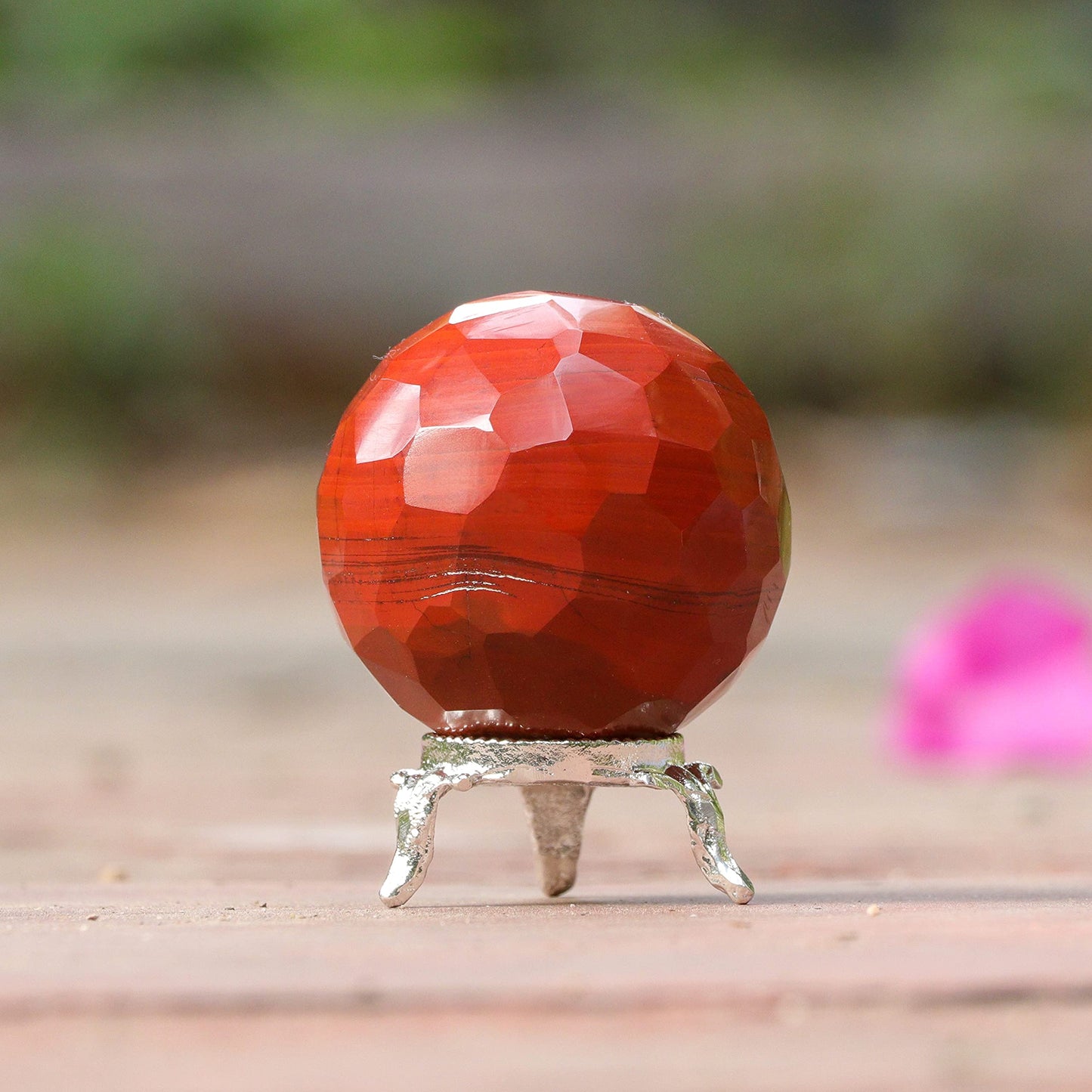 Crocon 50mm Red Jasper Diamond Cut Stone Sphere Ball with Metal Stand 1400+ Carats Gemstone Ball Healing Ornament Rock Sphere Sculpture Figurine for Fengshui Divination Crystal Home Decor Photography